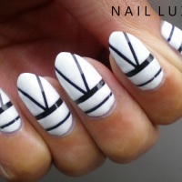 Monochrome V Striped Nails